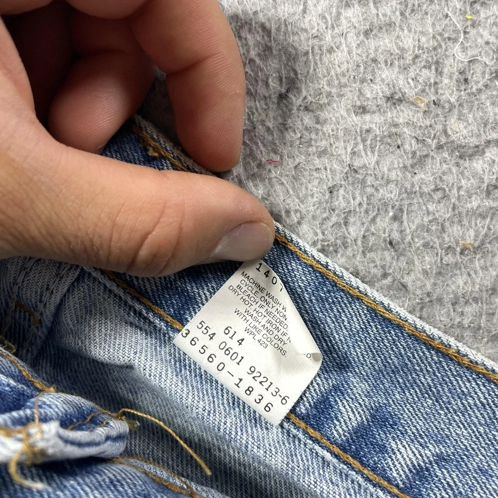 Vintage Levis 560 Shorts Mens 38 Blue Denim Bermuda 11